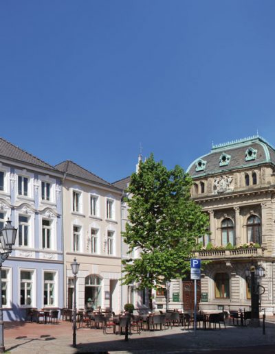 Das Foto zeigt das Underberg Palais. Das Gebäude wurde von 1878 bis 1880 erbaut. Heute wird das Palais für repräsentative Zwecke genutzt.